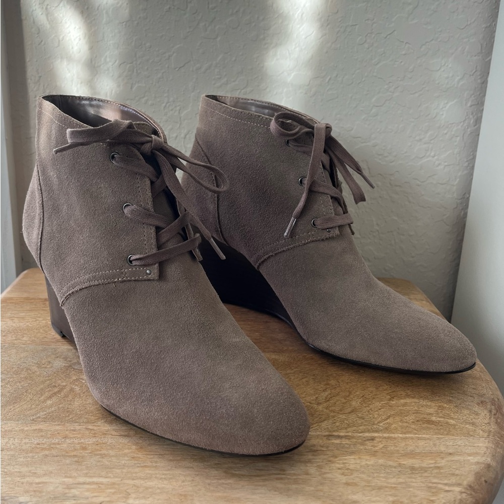 Ralph Lauren Tamia Lace-Up Wedge Ankle Boots Booties Suede Leather Taupe 8.5 EUC - Picture 5 of 16